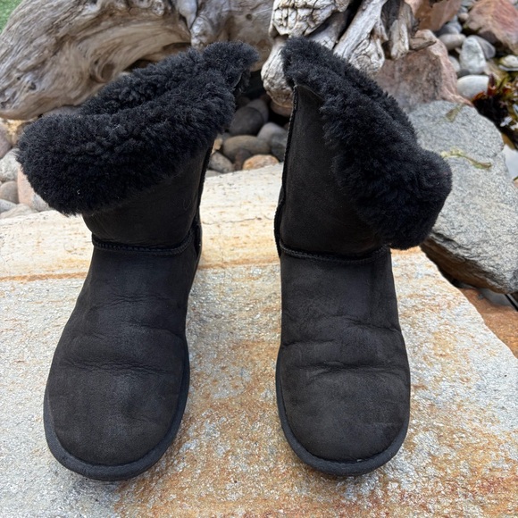 UGG Bailey Button Boots Womens 7 Black Sheepskin Suede Winter 5803 - Picture 3 of 10